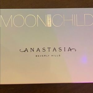 💢SOLD💢 Anastasia Beverly Hills Moon Child Glow Kit